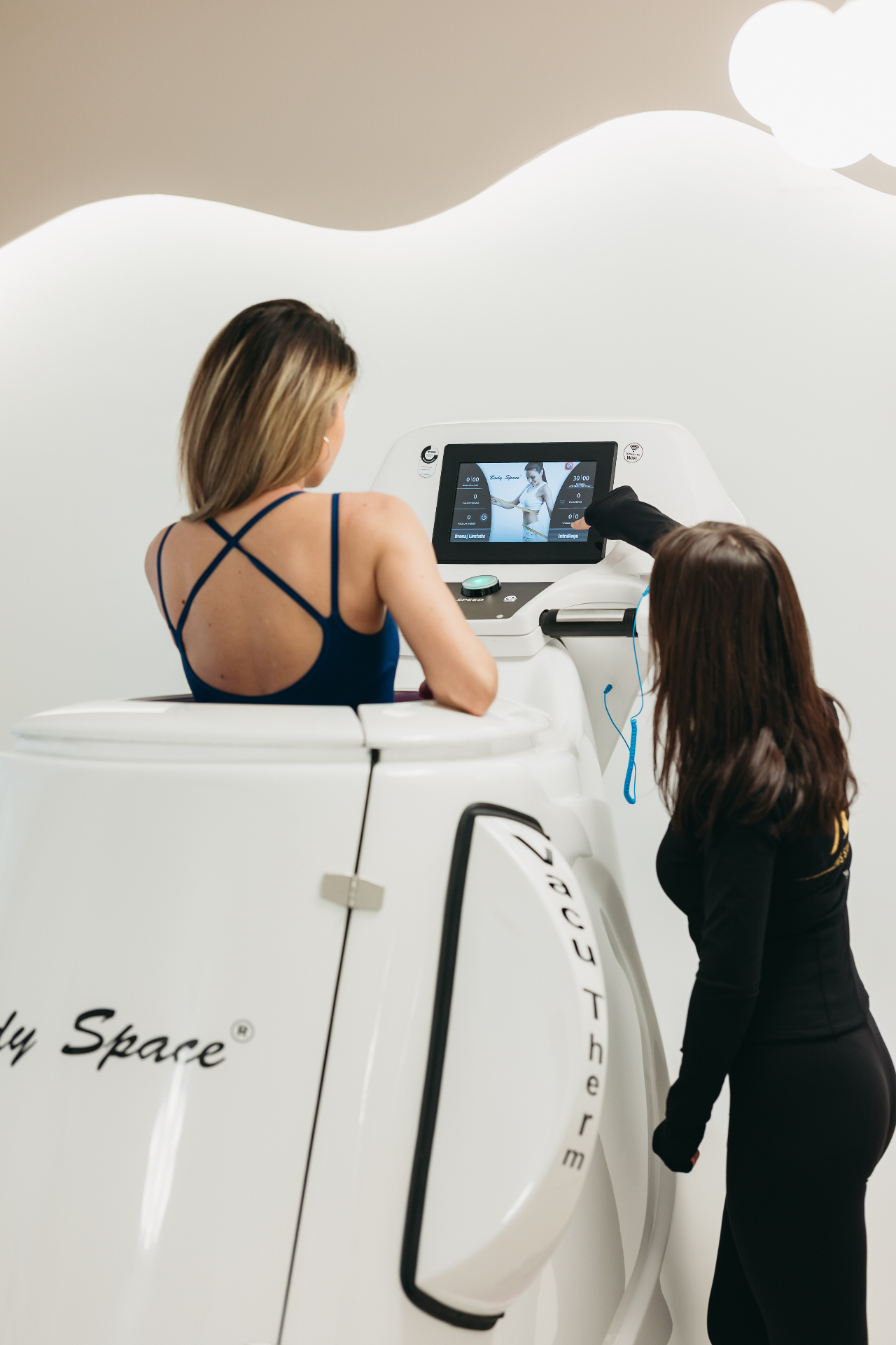 Capsula Body Space cu ecran tactil